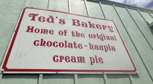 TED'S Bakeryの看板