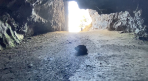 KANEANA洞窟の内部は狭め